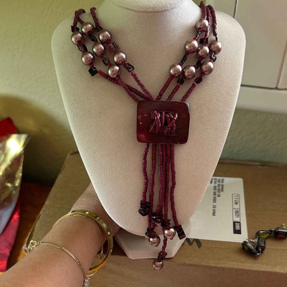Chic Burgundy Beaded Necklace